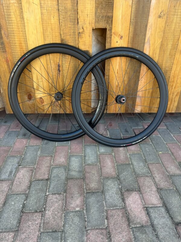 Bontrager Aeolus Elite 35 wheelset pre-owned Pre-owned Bontrager Aeolus Elite 35 TLR Disc wheelset with Vittoria Rubino Pro tyres