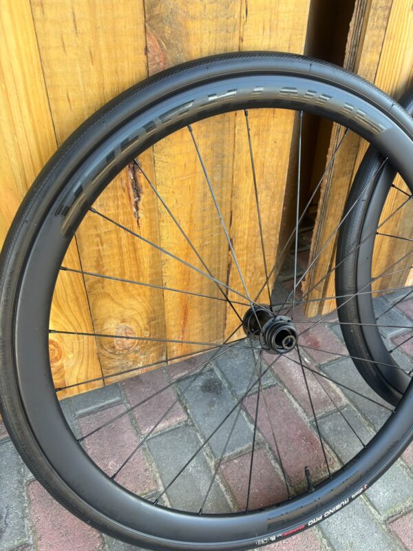 Pre-owned Bontrager Aeolus Elite 35 TLR Disc wheelset with Vittoria Rubino Pro tyres
