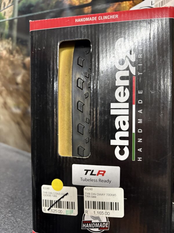 Challenge Getaway handmade TLR gravel tyre 700x45 tan wall in box Challenge Getaway handmade TLR gravel tyre 700x45 tan wall in box
