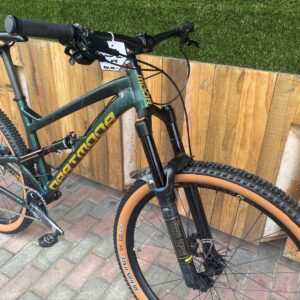 Pre-owned Dartmoor Bluebird 29 with Öhlins fork, front three-quarter view