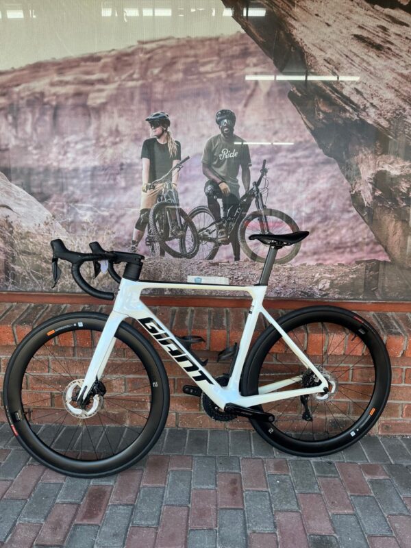 Pre-owned Giant Propel Advanced 1 Medium – non-drive side