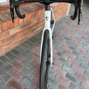 Pre-owned Giant Propel Advanced 1 Medium – front view of cockpit