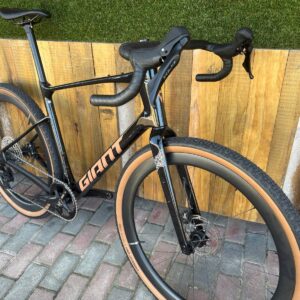Pre-owned Giant Revolt Advanced 2026 Large – front three-quarter view