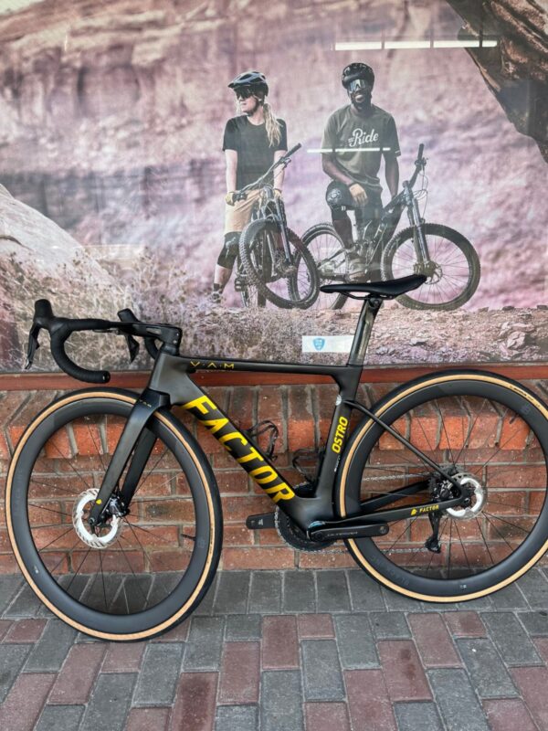 Pre-owned Factor Ostro VAM Gold Medal Ultegra Di2 – non-drive side