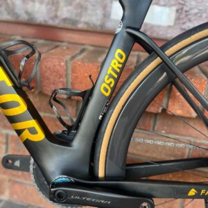 Pre-owned Factor Ostro VAM Gold Medal Ultegra Di2 – Ostro seat tube detail
