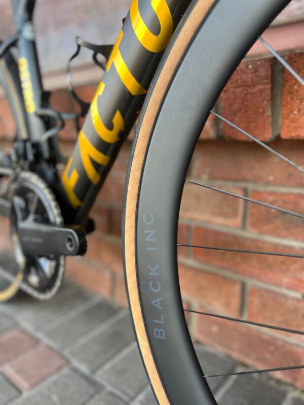 Pre-owned Factor Ostro VAM Gold Medal Ultegra Di2 – down tube and Black Inc rim