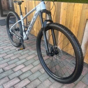 Pre-owned Trek Procaliber 8 2025 Plasma Grey Pearl Medium demo bike – front three-quarter view