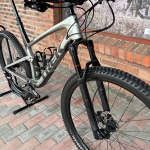 Trek Top Fuel 9.7 front end with RockShox fork