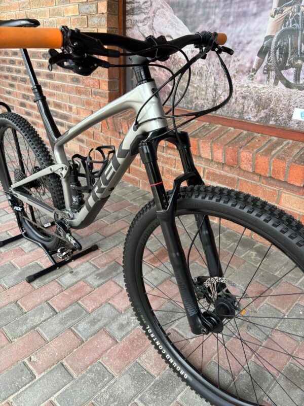 Trek Top Fuel 9.7 front end with RockShox fork