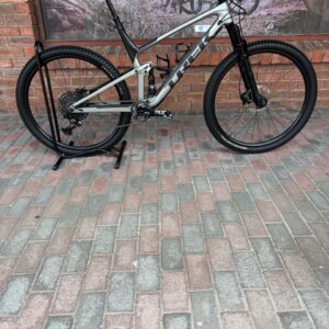 Pre-owned Trek Top Fuel 9.7 XL full-suspension mountain bike, side view