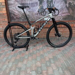 Pre-owned Trek Top Fuel 9.7 Gen 2 XL – side view